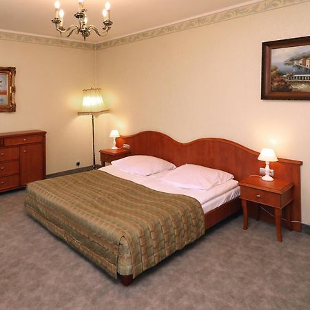 Bialy Dom Henlex Hotel Restauracja بوزنان المظهر الخارجي الصورة