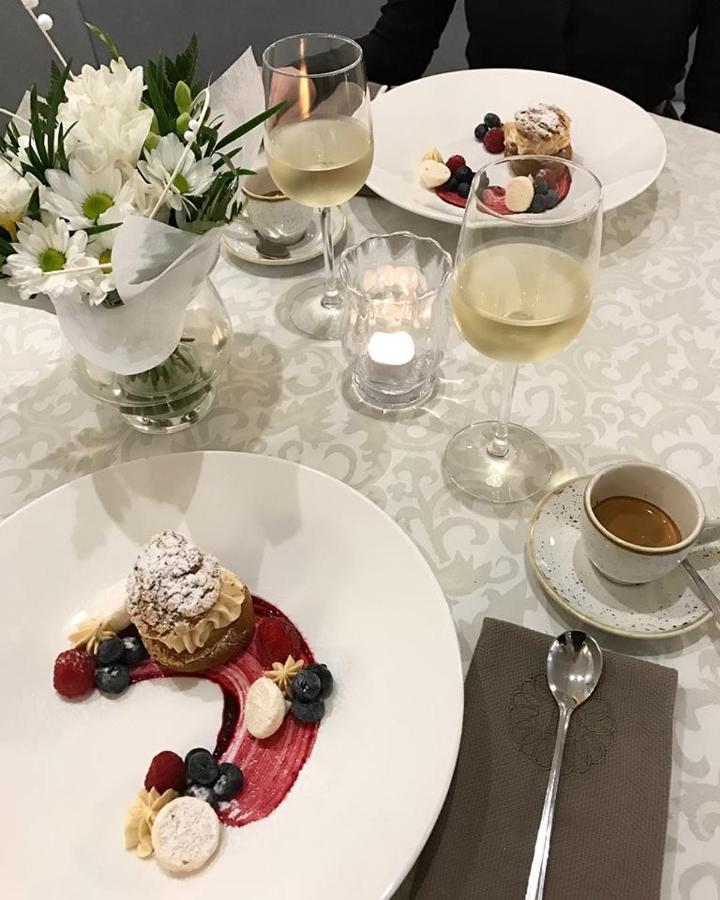 Bialy Dom Henlex Hotel Restauracja بوزنان المظهر الخارجي الصورة