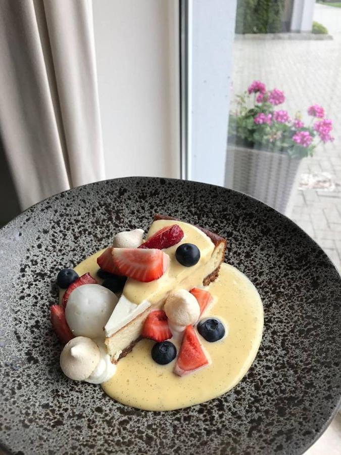 Bialy Dom Henlex Hotel Restauracja بوزنان المظهر الخارجي الصورة