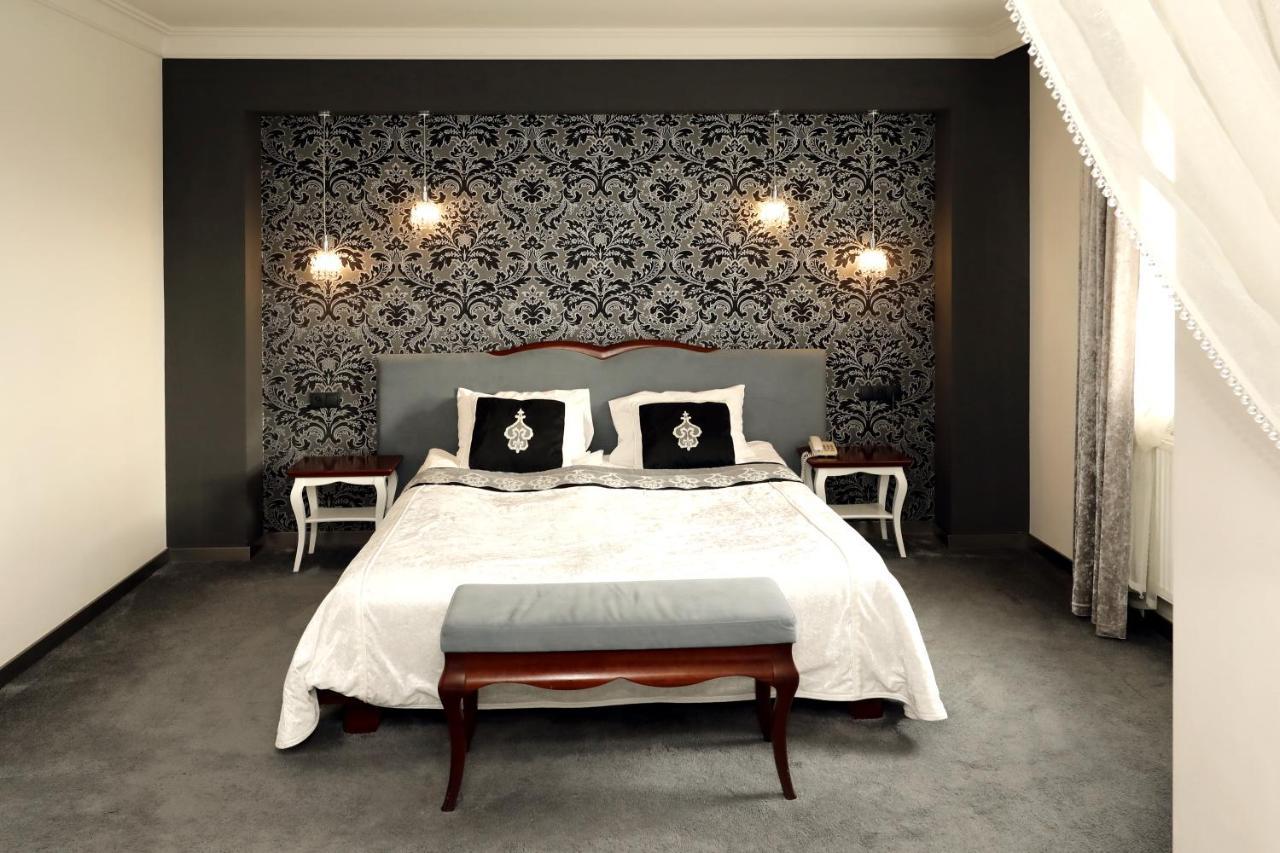 Bialy Dom Henlex Hotel Restauracja بوزنان المظهر الخارجي الصورة