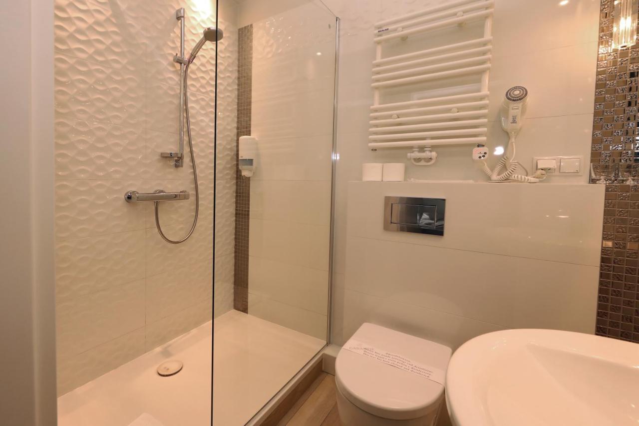 Bialy Dom Henlex Hotel Restauracja بوزنان المظهر الخارجي الصورة