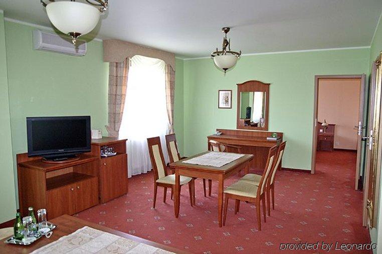 Bialy Dom Henlex Hotel Restauracja بوزنان الغرفة الصورة