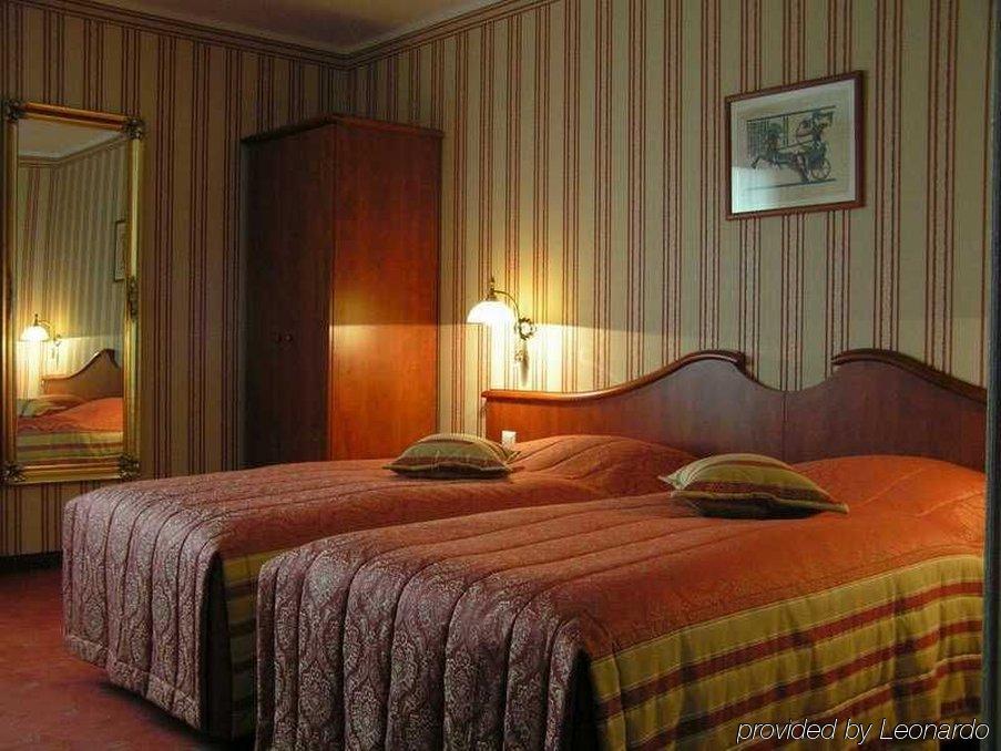 Bialy Dom Henlex Hotel Restauracja بوزنان الغرفة الصورة
