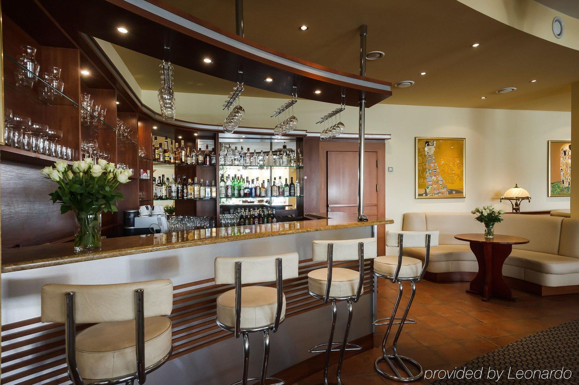 Bialy Dom Henlex Hotel Restauracja بوزنان المظهر الخارجي الصورة