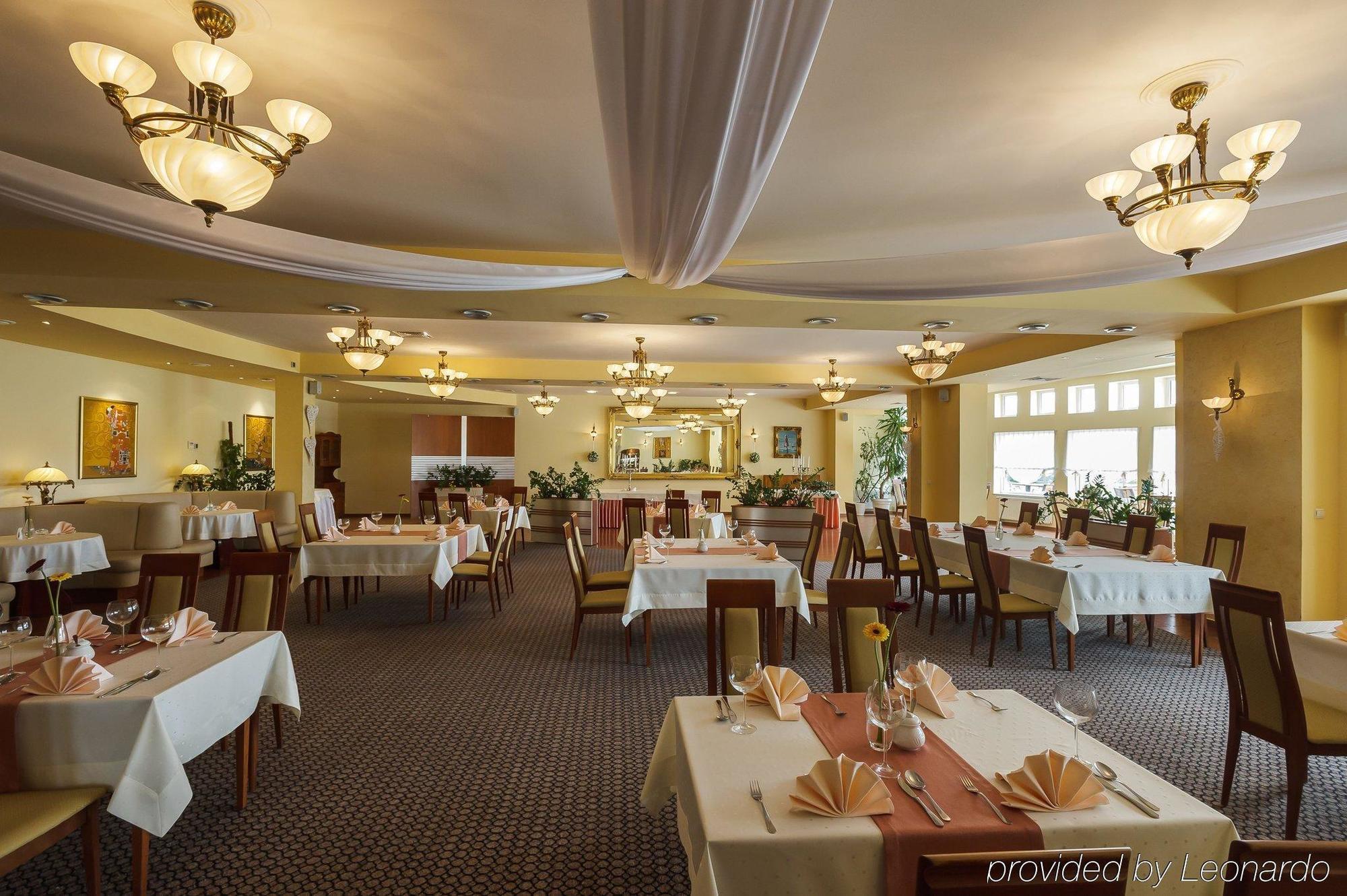 Bialy Dom Henlex Hotel Restauracja بوزنان المظهر الخارجي الصورة